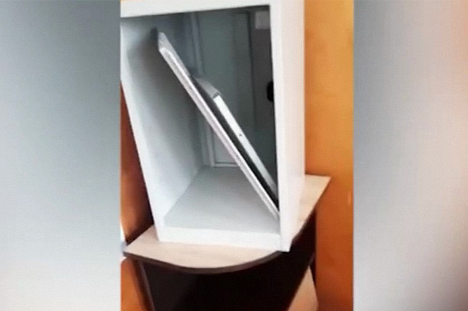 Наблюдатель в Калмыкии обнаружил сейф для хранения бюллетеней без задней стенки