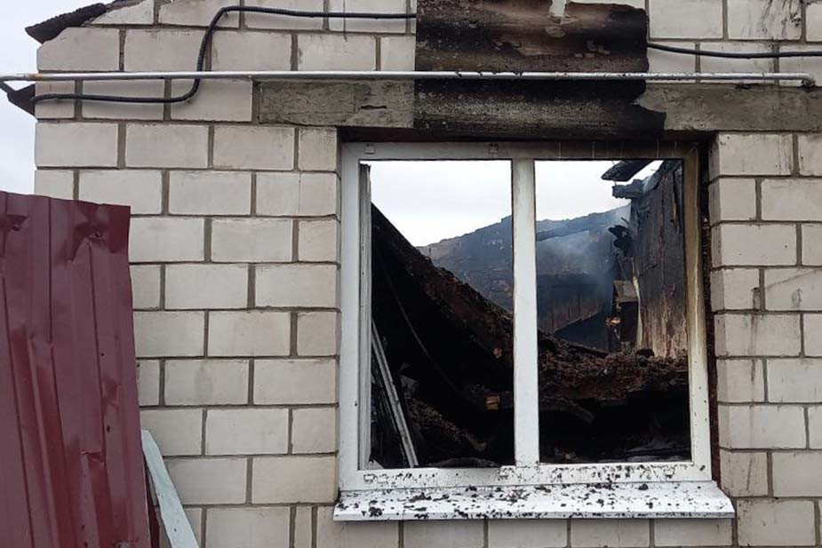 Дом, разрушенный во время обстрела Белой Берёзки в октябре 2022 года. Фото правительства Брянской области