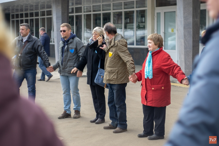 Акция поддержки «Обними „Нефть“» в апреле 2019 года