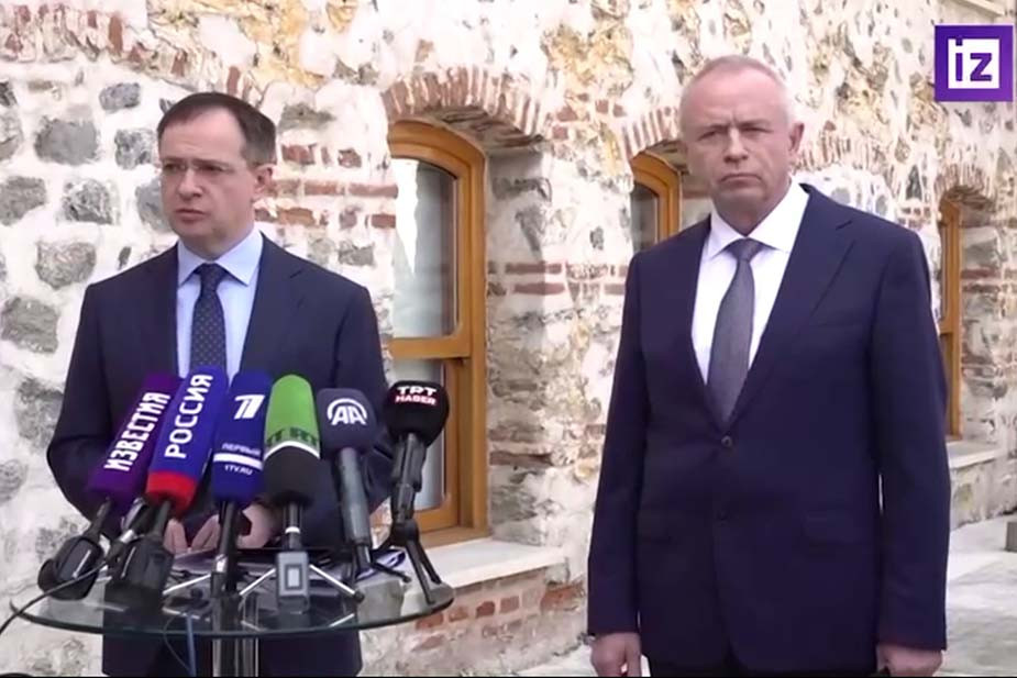 Помощник президента Владимир Мединский и замминистра обороны Александр Фомин