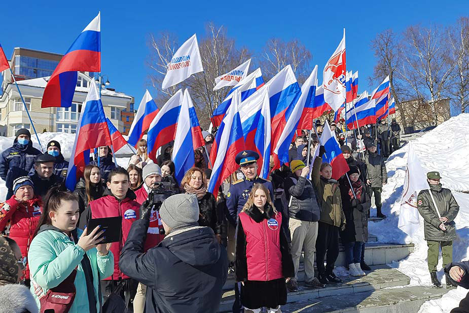 Флешмоб «Крымский мост» в Кирове