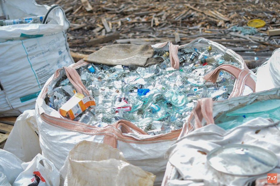 Вторичный пластик может стать сырьем для производства новых вещей: посуды, мебели, элементов благоустройства
