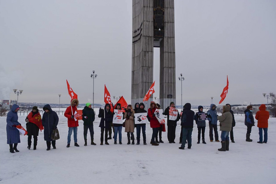 Акция памяти антифашистов Анастасии Бабуровой и Станислава Маркелова в Ижевске, фото Анастасии Понькиной