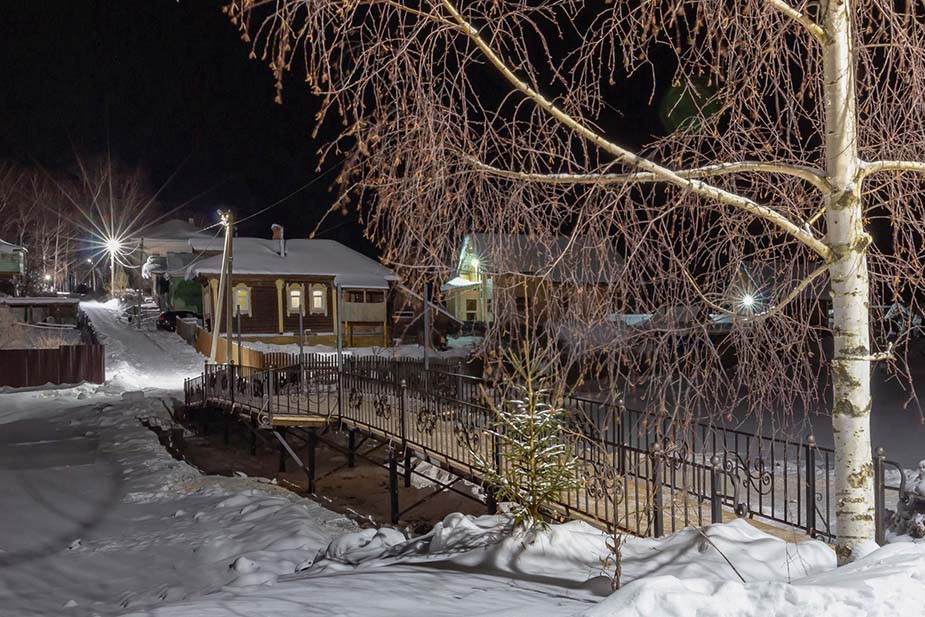 Пешеходный мост в селе Толбухино, который жители ремонтируют своими силами