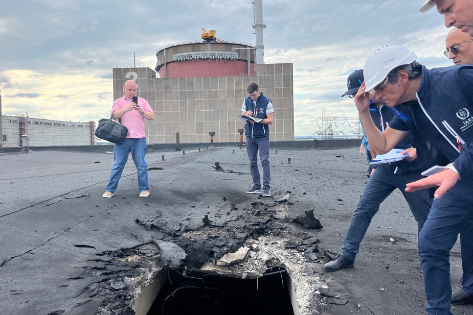 Миссия МАГАТЭ осматривает следы обстрела Запорожской АЭС, 1 сентября 2022 года. Фото: Fredrik Dahl / IAEA / Flickr (CC BY 2.0)