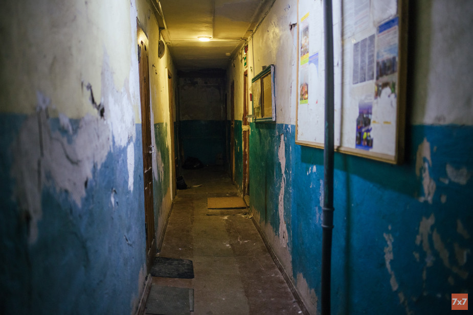 Коридор в общежитии, которое признали непригодным для проживания в 2018 году