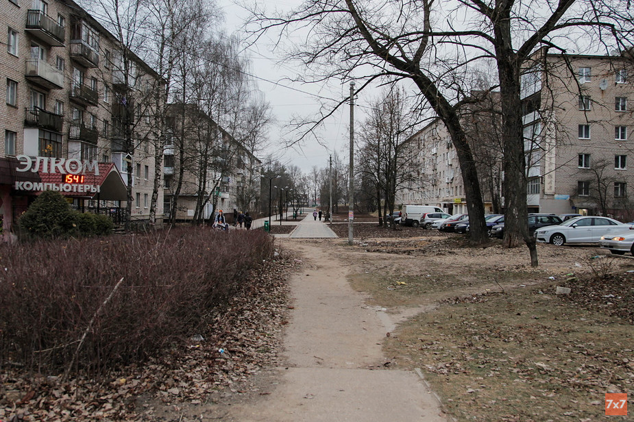 Обрыв пешеходных дорожек со стороны улицы николаева