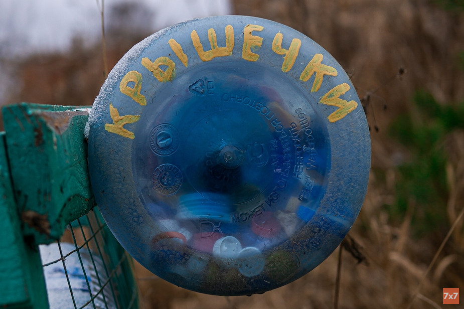 На участке Анны есть емкости, куда односельчане могут складывать вторсырье