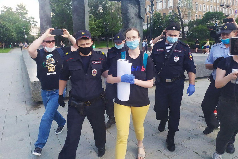 %D0%97%D0%B0%D0%B4%D0%B5%D1%80%D0%B6%D0%B0%D0%BD%D0%B8%D1%8F%20%D0%BD%D0%B0%20%D0%BF%D0%B8%D0%BA%D0%B5%D1%82%D0%B5%20%D0%B2%20%D0%9C%D0%BE%D1%81%D0%BA%D0%B2%D0%B5.%20%D0%A4%D0%BE%D1%82%D0%BE%20%D0%9D%D0%B8%D0%BA%D0%BE%D0%BB%D0%B0%D1%8F%20%D0%9A%D0%B0%D0%B2%D0%BA%D0%B0%D0%B7%D1%81%D0%BA%D0%BE%D0%B3%D0%BE