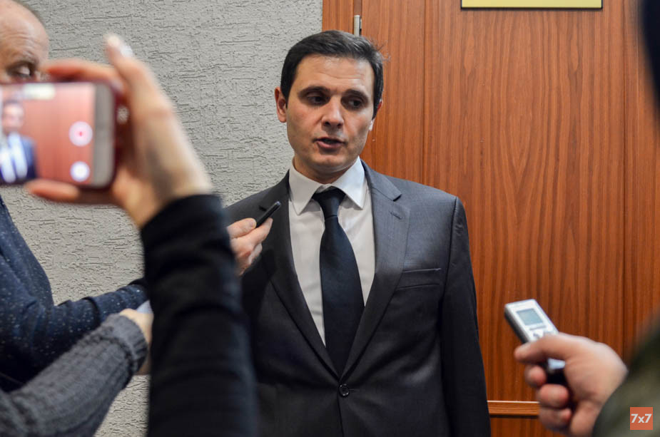 Адвокат Роберт Сержикович