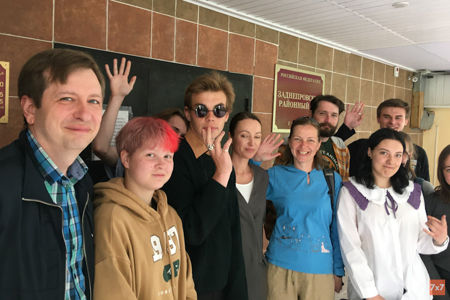 Владимир Завьялов (слева) с «группой поддержки»