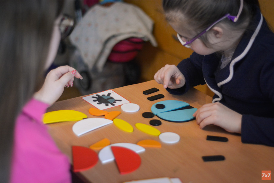 Эти занятия улучшают усидчивость, самоконтроль и умение выполнять задание по инструкции