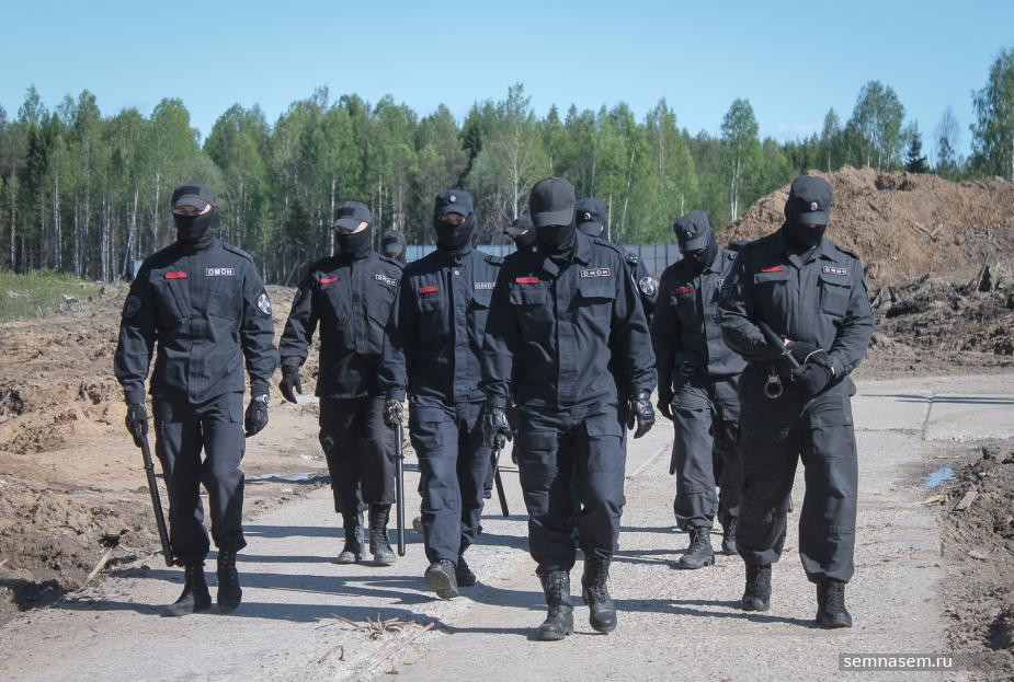 Сотрудники ЧОПа на Шиесе