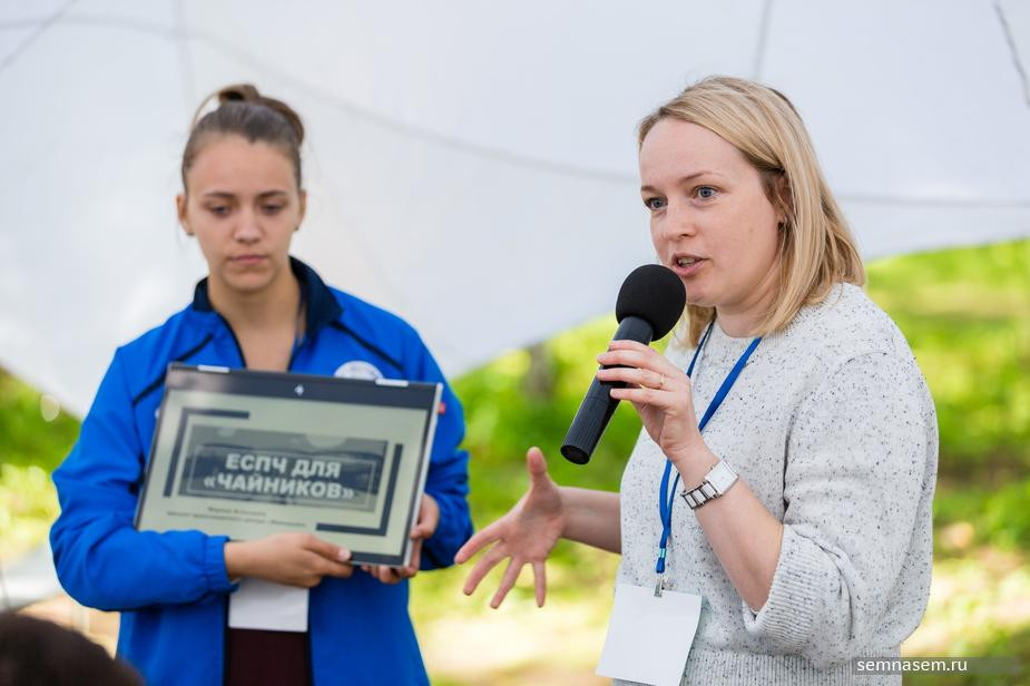 Мария Агальцова (справа)