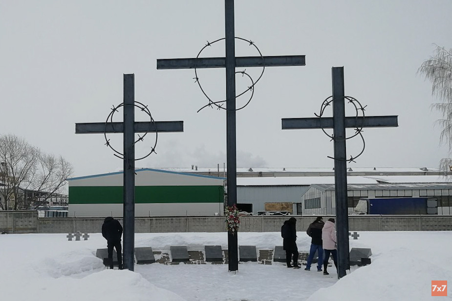 Рязанцы возложили цветы к памятнику жертвам политических репрессий
