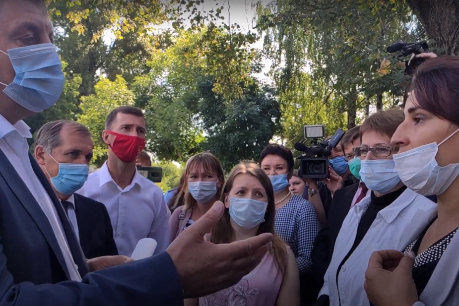 Брянский губернатор на встрече с родителями учеников школы искусств