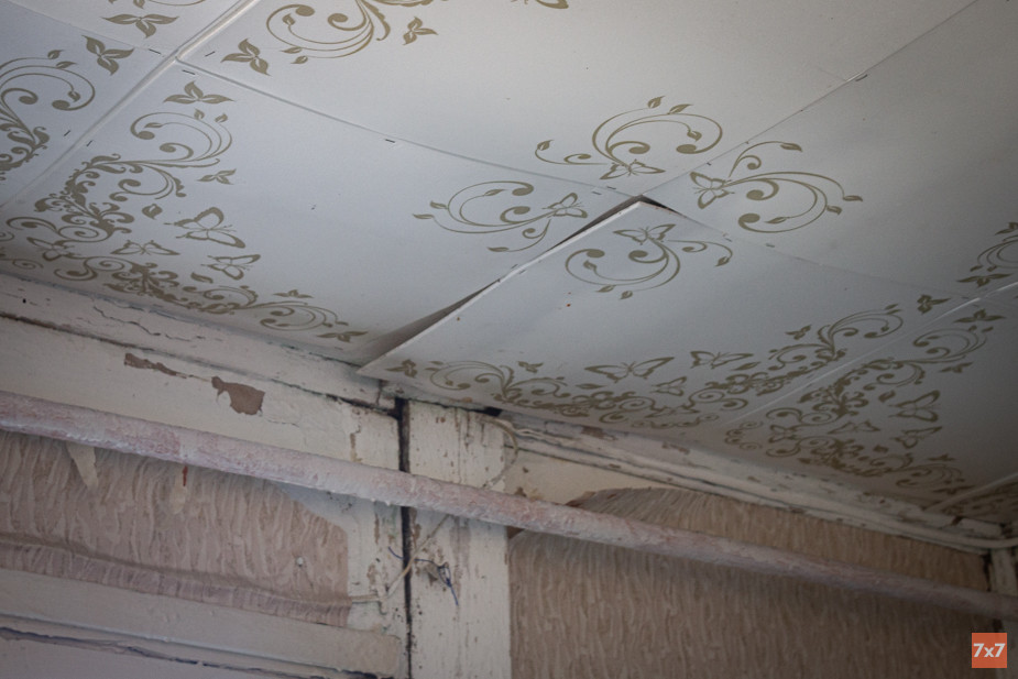 Потолок в корпусе младшеклассников