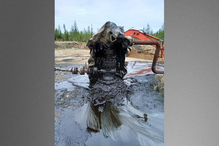 The site of the floating oil spill. Photo of the Save Pechora Committee