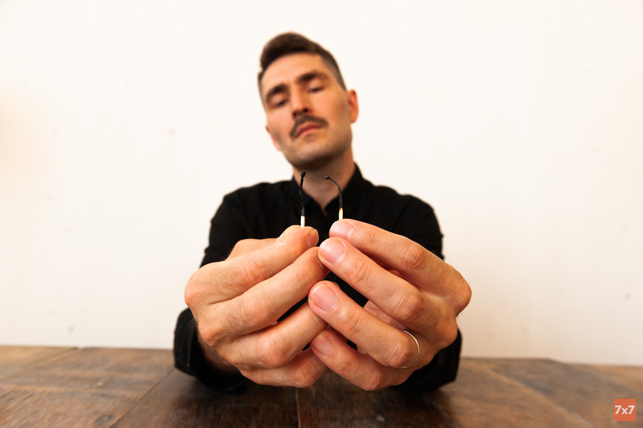 Дмитрий Коротаев использовал для части инсталляций спички в качестве материала. Фото предоставлено «7х7»