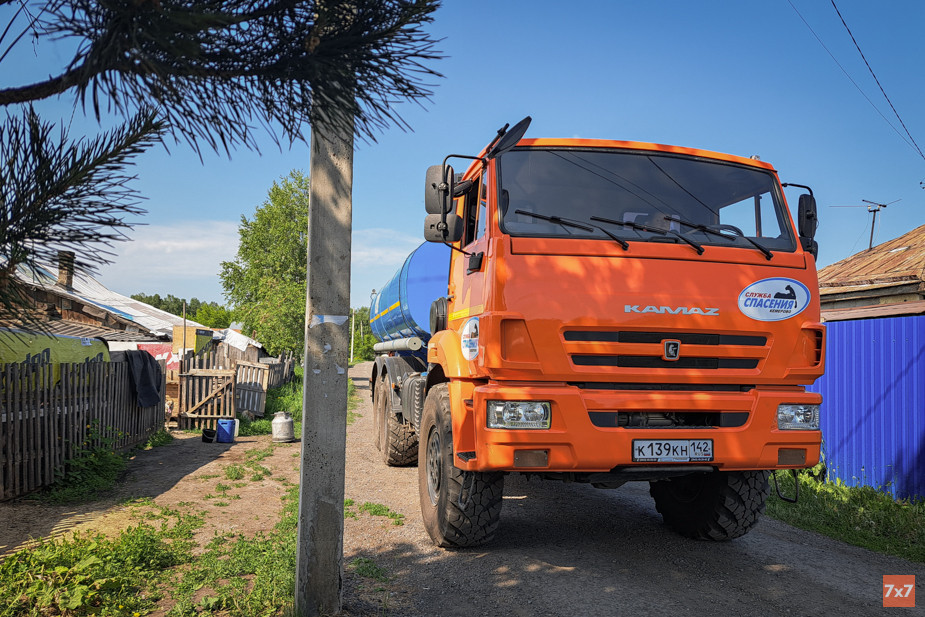 A water truck is waiting for Ulus residents. Photo 7x7