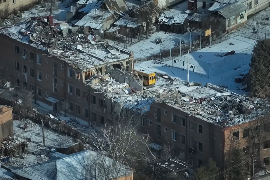 Разрушенное здание интерната в Судже. Фото: ТРО Медиа