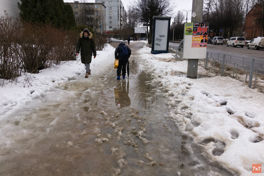 Тротуар в Смоленске. Фото Алены Хлимановой