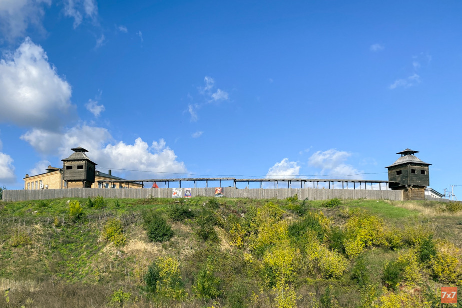 Часть сооружений деревянной крепости «Белгородская черта», за которой начинается центр города