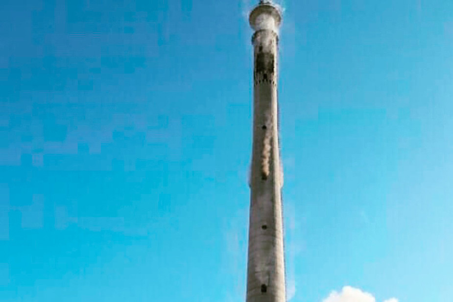 Момент подрыва телебашни 24 марта 2018 года. Фото: RustamAug / Wikimedia.org (CC BY-SA 4.0)