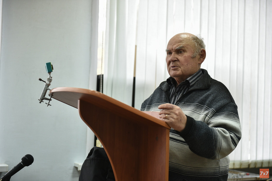 Поэт Валерий Ходулин