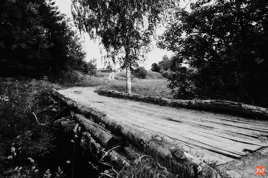 Мост в деревне Голов. Фото: Любовь Неверова для «7х7»