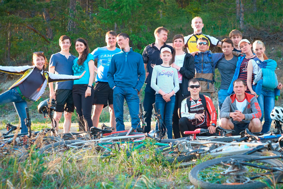 Велосообщество, где состоял Алексей. Он в нижнем ряду слева