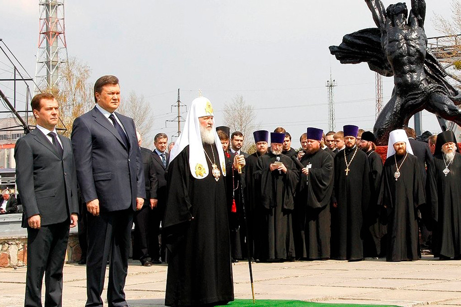 Дмитрий Медведев, Виктор Янукович и Патриарх Кирилл у Чернобыльской АЭС, 26 апреля 2011 года. Фото: Kremlin.ru