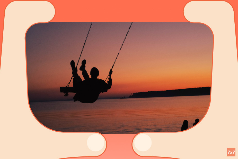 Качели у Обского моря. Фото Никиты Дюганова