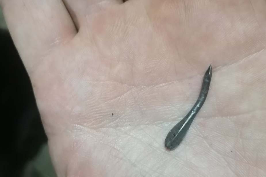 Этот осколок вытащили из бронежилета