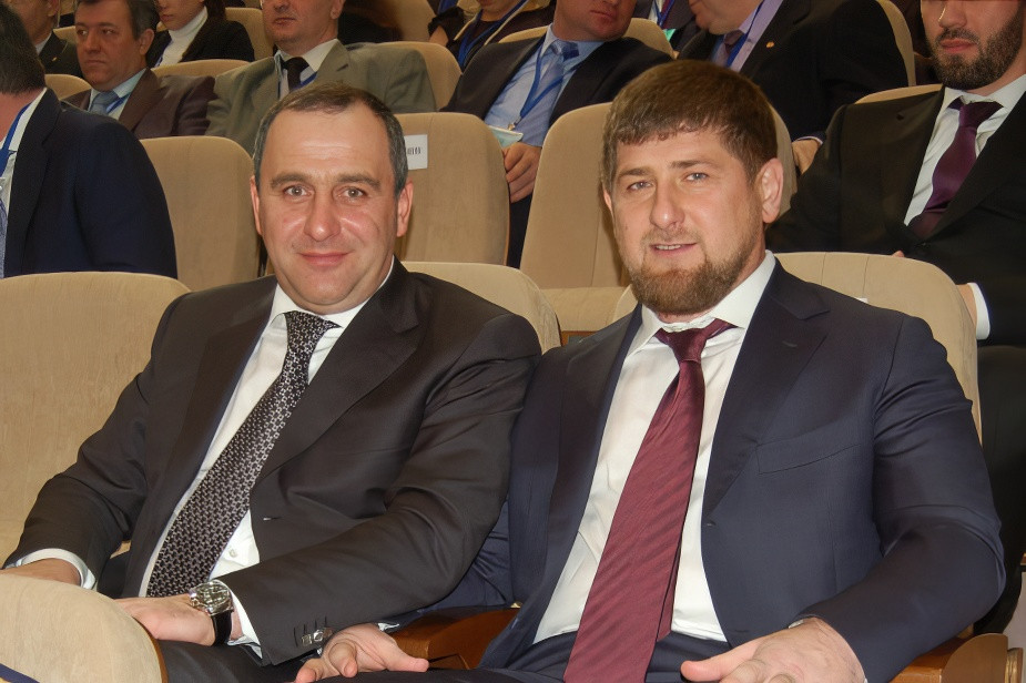 Глава Карачаево-Черкесской Республики Рашид Темрезов с главой Чечни Рамзаном Кадыровым на Форуме народов Юга России
