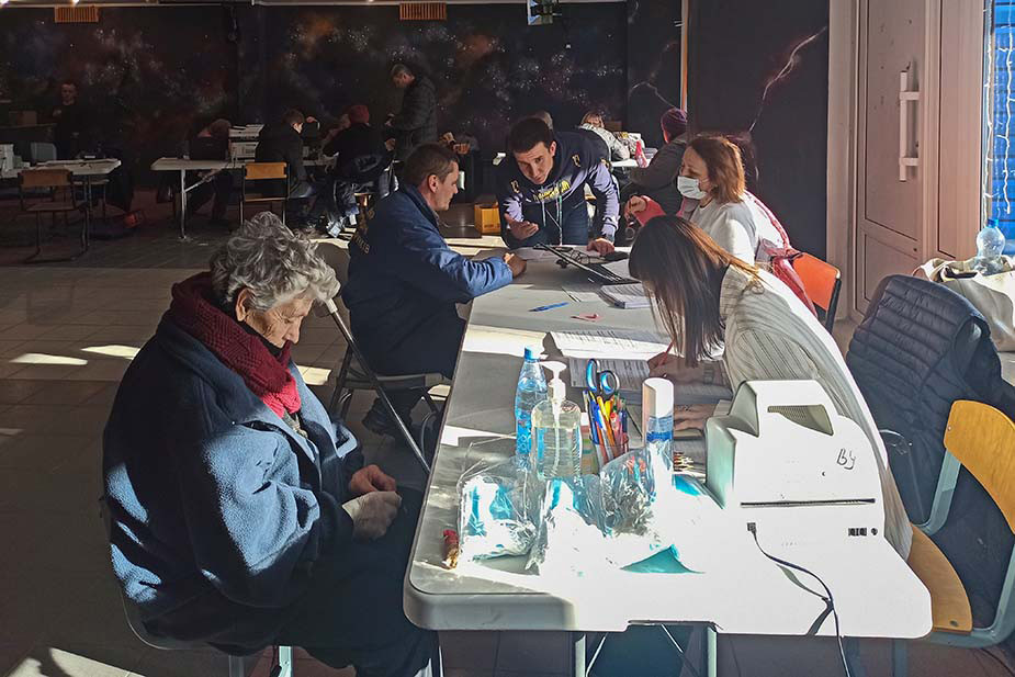 Беженцы на базе отдыха «Сахареж» под Ярославлем. Фото Алексея Яковлева