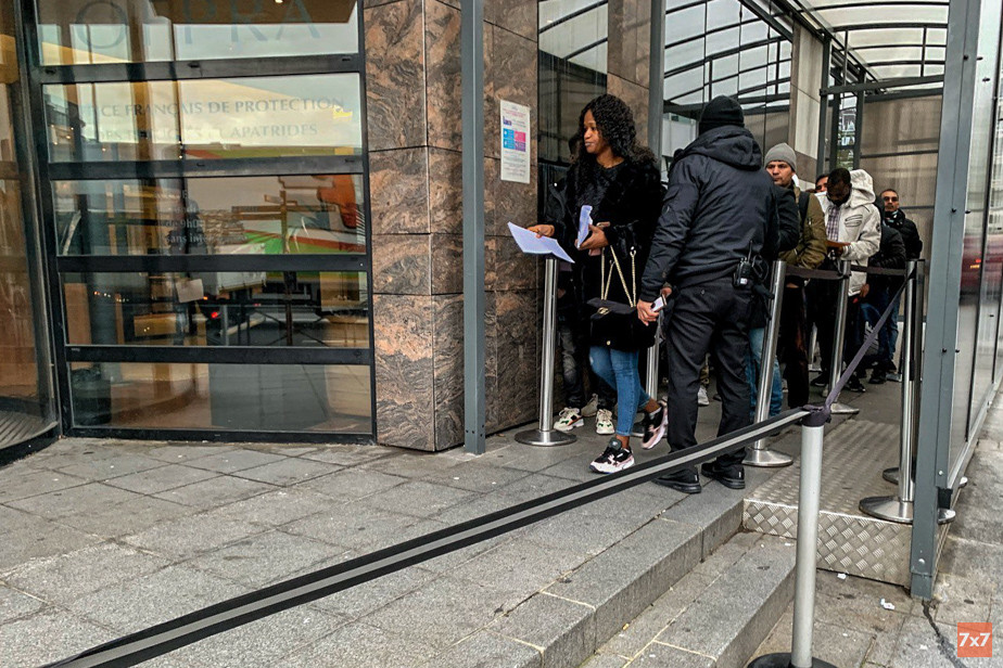 Очередь у входа в здание OFPRA