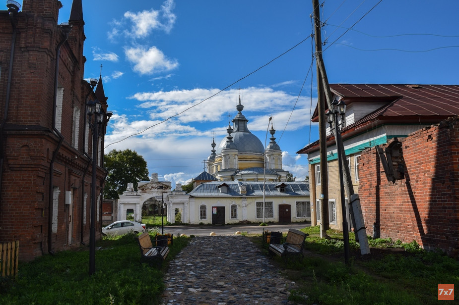 Устье. Дом Никуличева - слева. Фото Евгении Сибирцевой