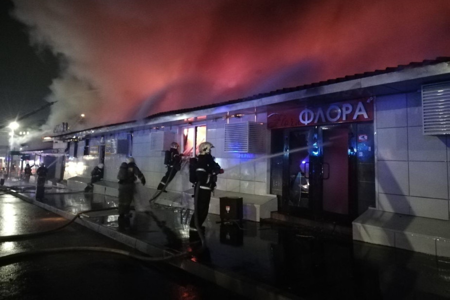 Пожарные полностью потушили здание в 20:40 5 ноября