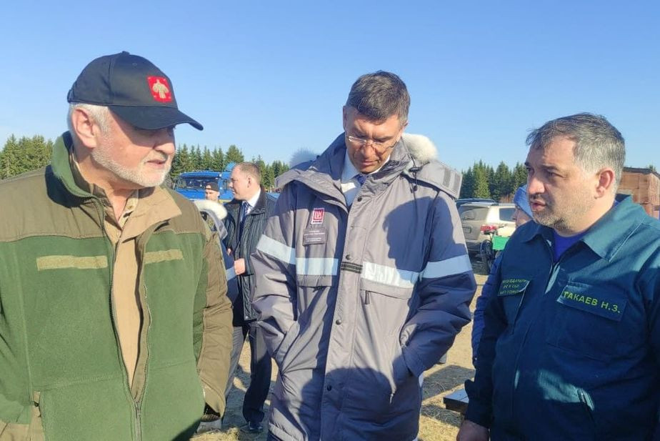 Глава Коми Владимир Уйба, генеральный директор «ЛУКОЙЛ-Коми» Александр Голованев, глава Усинска Николай Такаев