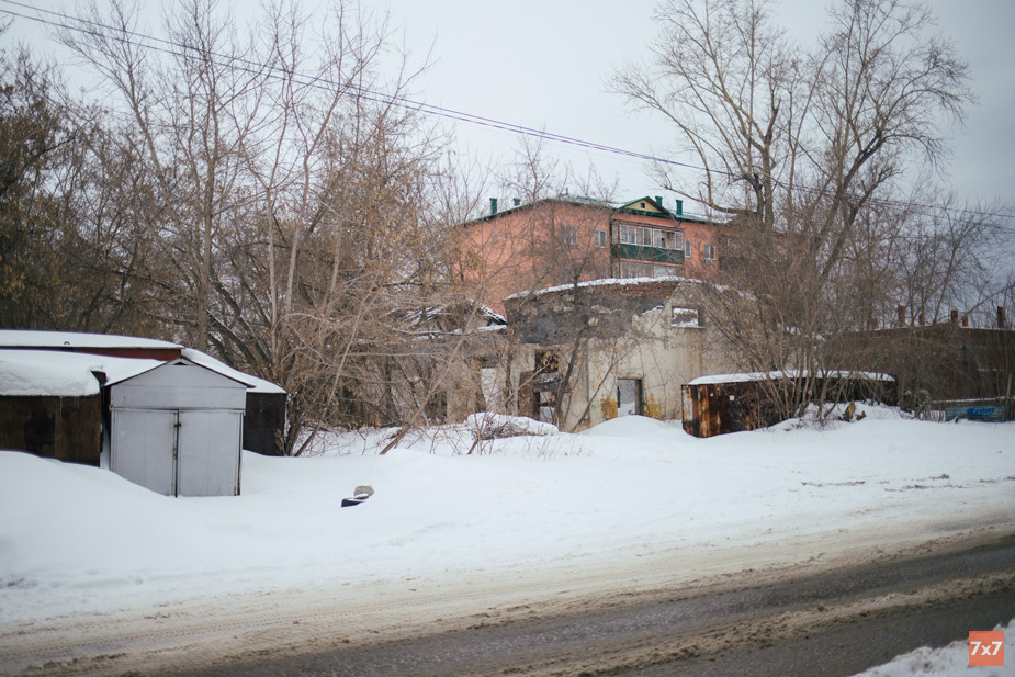 Рядом с бараком Бориса и Карима снесли общественную баню