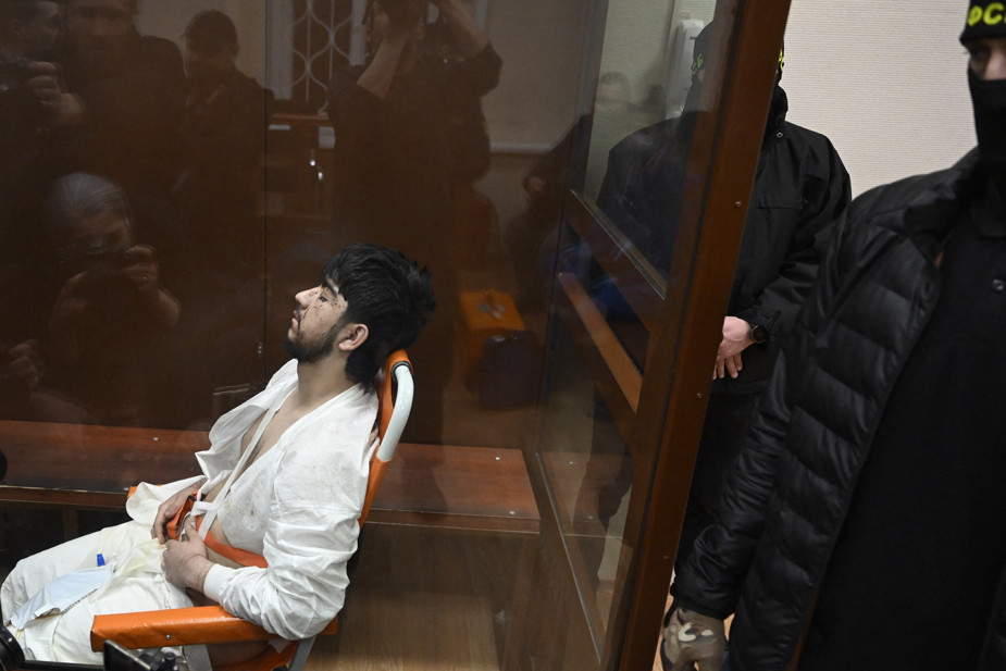 Мухаммадсобир Файзов, один из подозреваемых в совершении теракта в концертном зале «Крокус Сити Холл», перед началом заседания Басманного районного суда в Москве, Россия, 24 марта 2024 года. Фото: Sefa Karacan / Anadolu / Vida Press